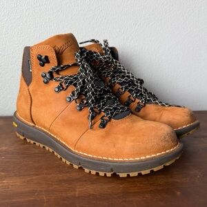 Danner pecan brown Vertigo goretex lace up ankle boots Men’s size 8.5